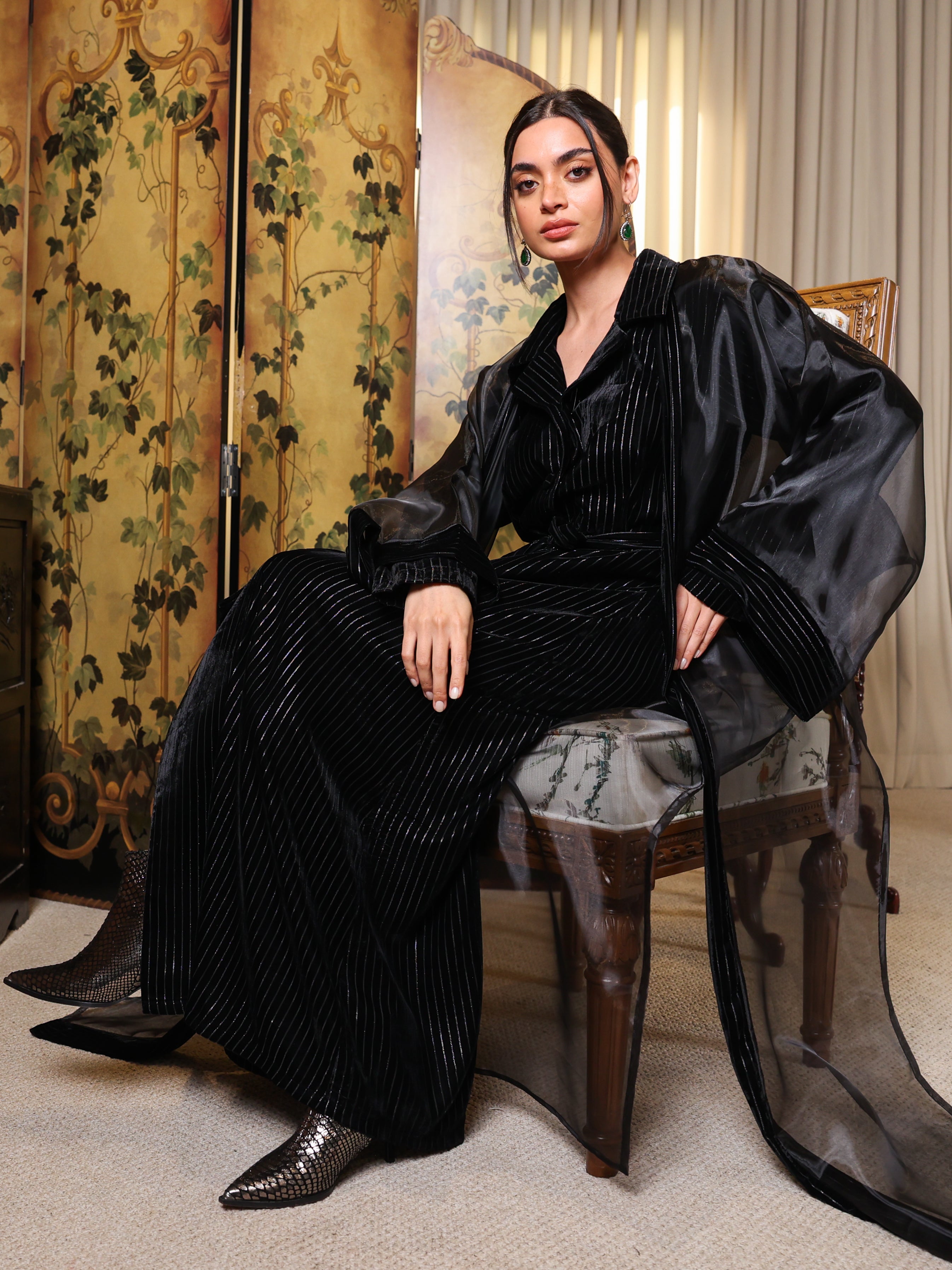 cheer Black Mokhmal daraa دراعة مخمل أسود مع طبقة شفافة