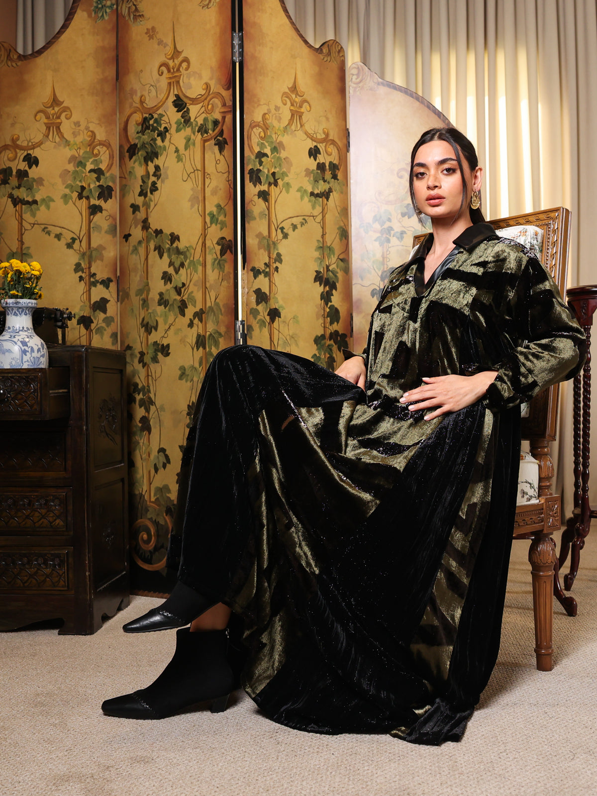 Velvet Olive Dress دراعة مخمل زيتي