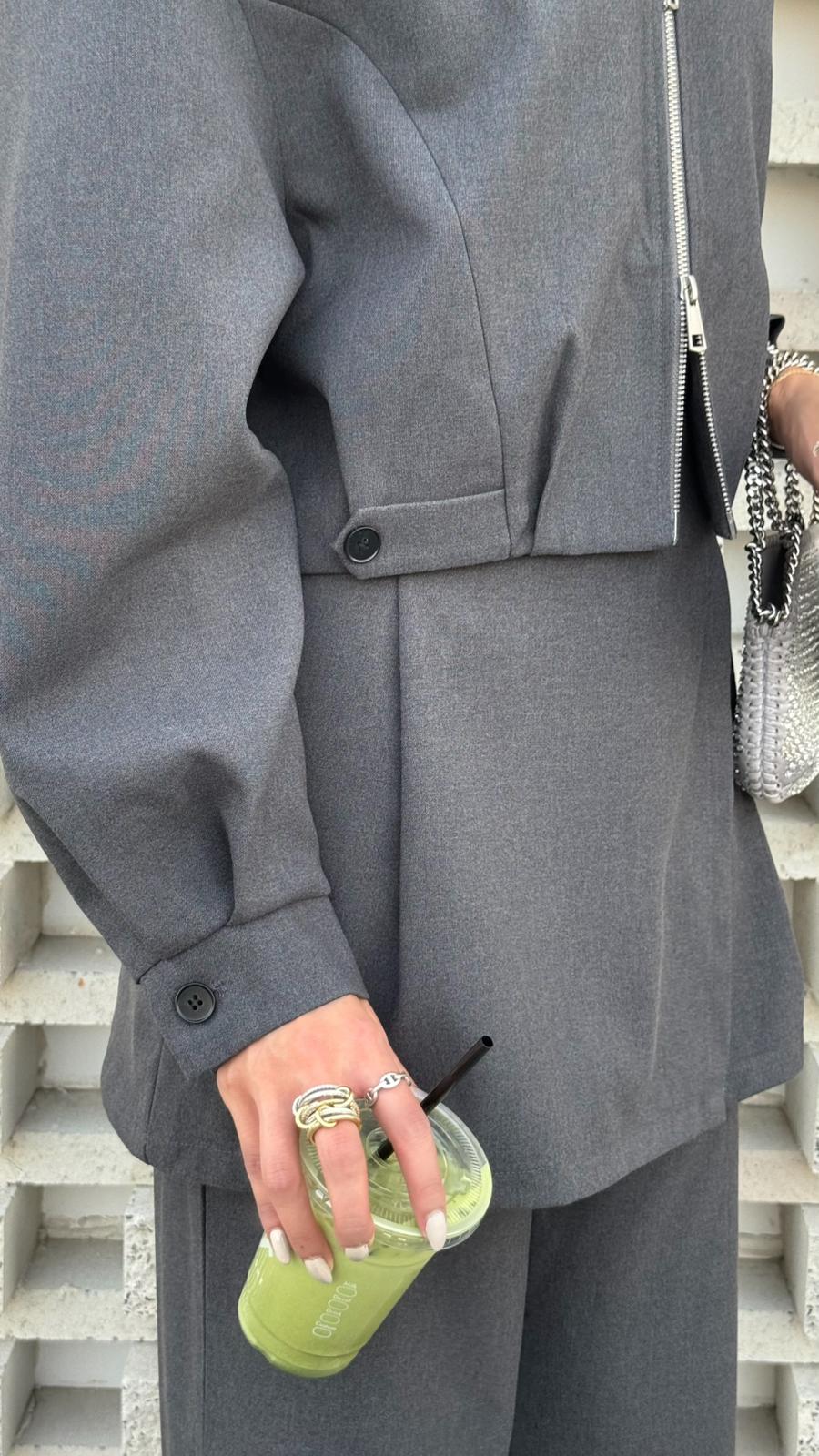 grey set بدلة رمادي