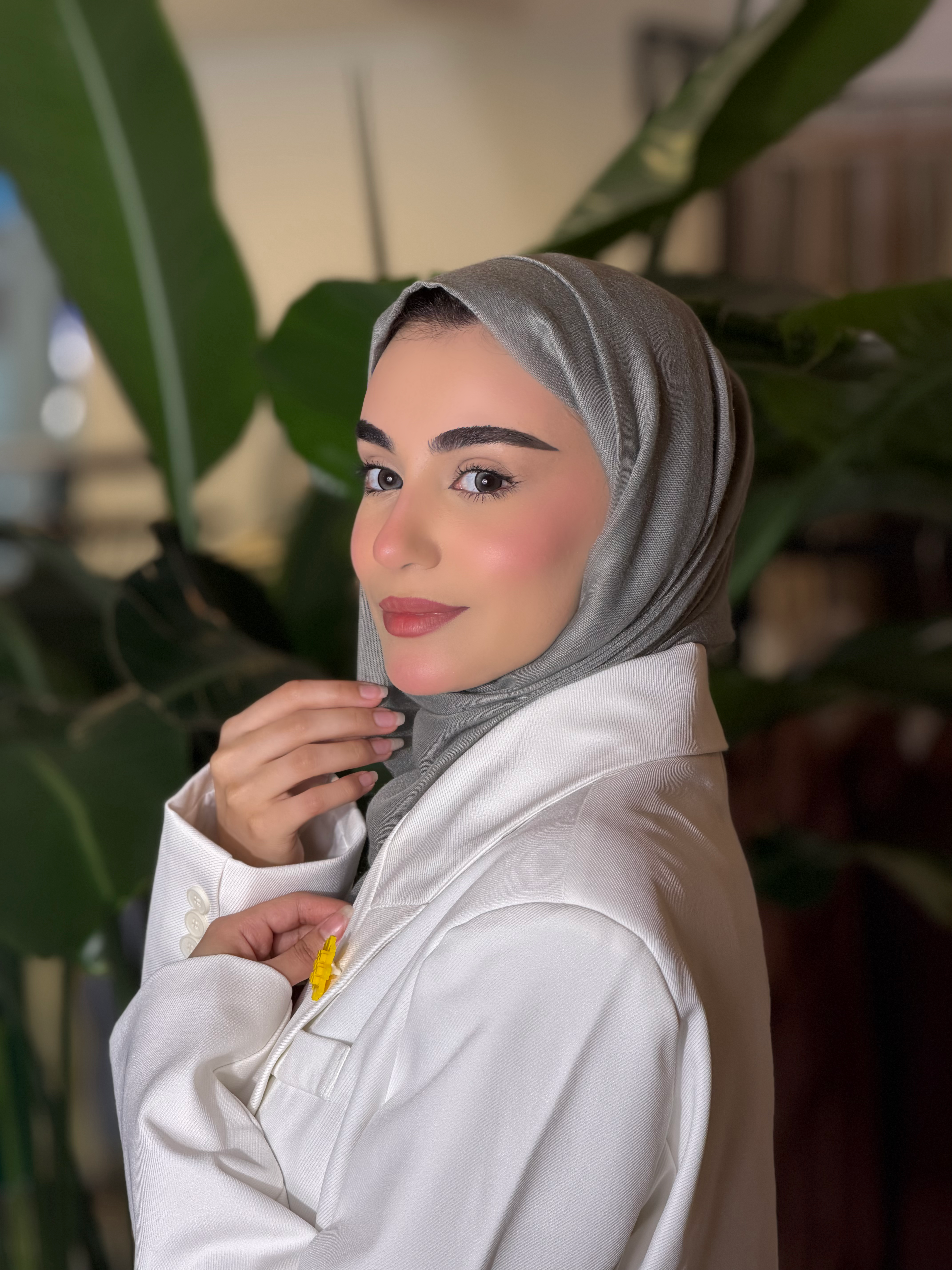 Thin Shawl folded شال خفيف مطوي