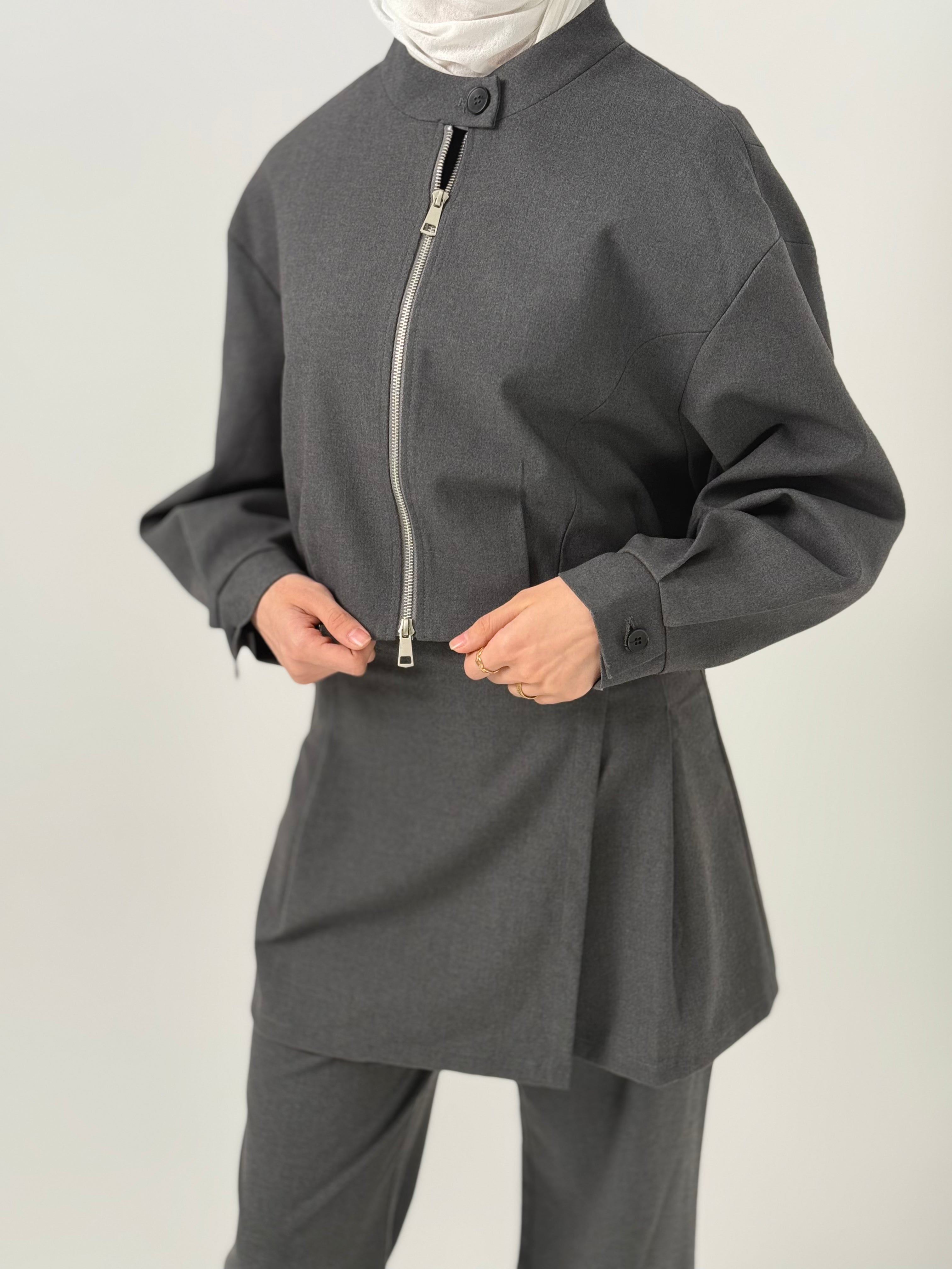 grey set بدلة رمادي