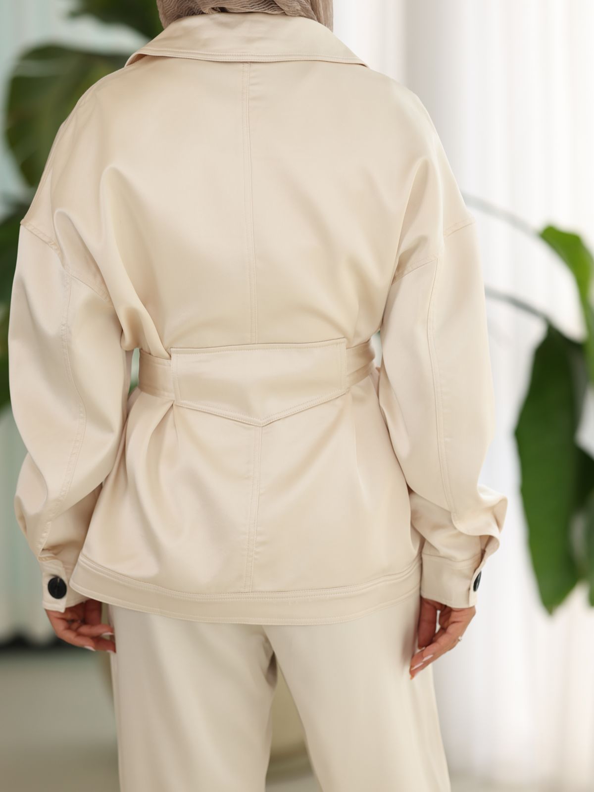 Athar Elara Blanc - black buttons