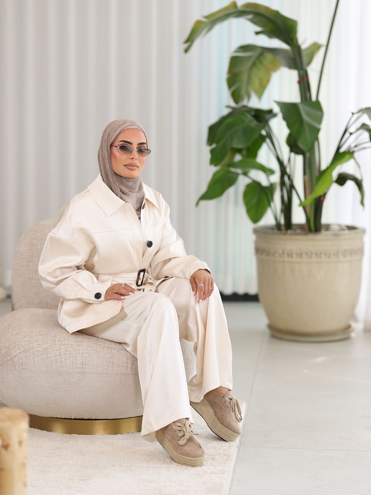 Athar Elara Blanc - black buttons