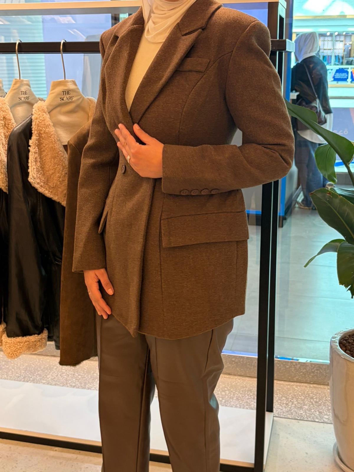 Wool blend fitted blazer جاكت بليزر صوف