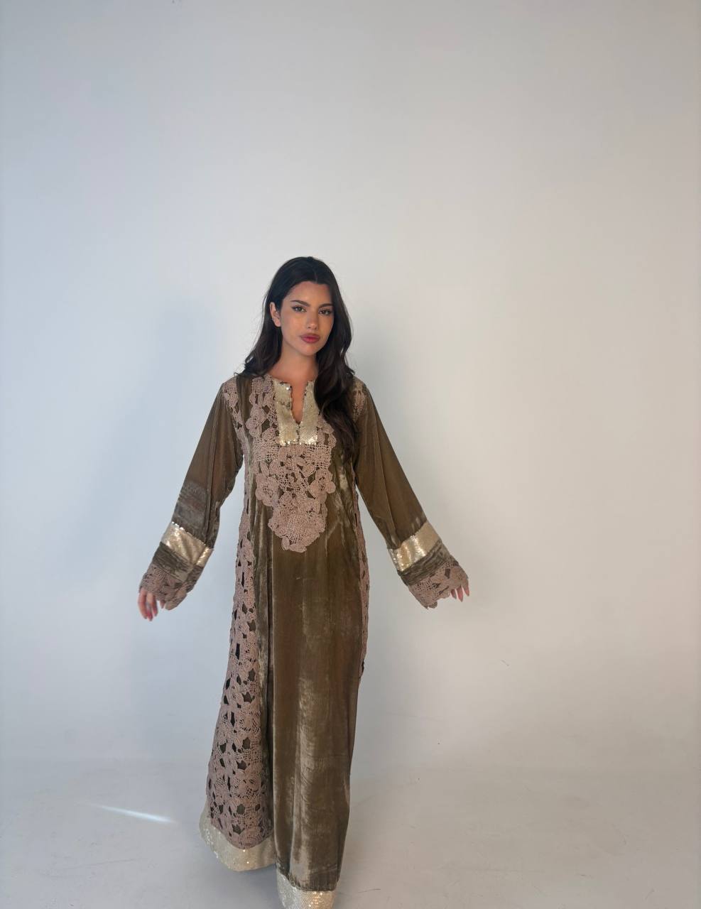 Dark Beige w/crochet دراعة بيج داكن مع كروشيه